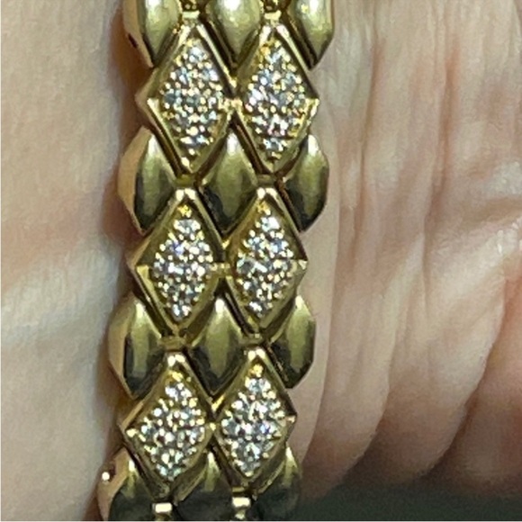 Beyond Stunning 18k solid gold The Who Watch Band Covered in diamonds - Picture 3 of 9